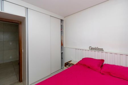 Casa à venda com 350m², 6 quartos e 2 vagas Casa à venda com 350m², 6 quartos e 2 vagasQuarto 2 - Casa 2