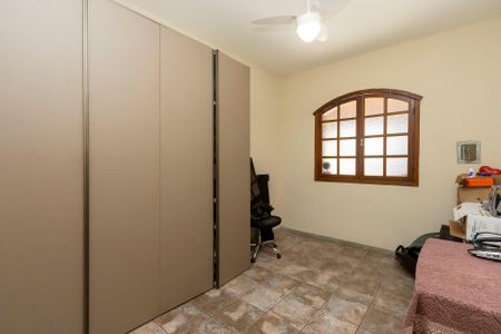 Casa à venda com 350m², 6 quartos e 2 vagas Casa à venda com 350m², 6 quartos e 2 vagasQuarto 3 - Casa 1