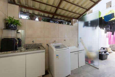 Casa à venda com 350m², 6 quartos e 2 vagas Casa à venda com 350m², 6 quartos e 2 vagasÁrea de Serviço - Casa 2