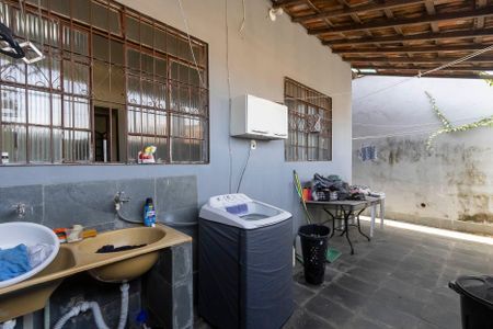 Casa à venda com 350m², 6 quartos e 2 vagas Casa à venda com 350m², 6 quartos e 2 vagasÁrea de Serviço - Casa 1