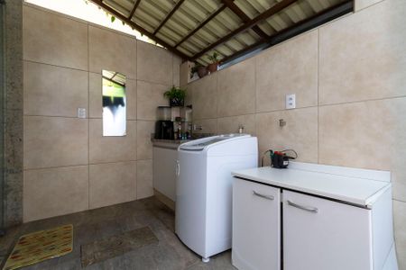Casa à venda com 350m², 6 quartos e 2 vagas Casa à venda com 350m², 6 quartos e 2 vagasÁrea de Serviço - Casa 2