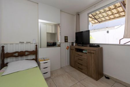 Casa à venda com 350m², 6 quartos e 2 vagas Casa à venda com 350m², 6 quartos e 2 vagasQuarto 1 - Casa 2