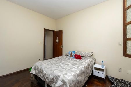 Casa à venda com 350m², 6 quartos e 2 vagas Casa à venda com 350m², 6 quartos e 2 vagasQuarto 1 - Casa 1