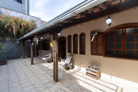 Casa à venda com 350m², 6 quartos e 2 vagas Casa à venda com 350m², 6 quartos e 2 vagasVaranda da Frente - Casa 1