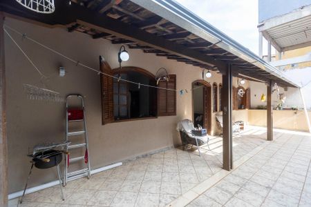 Casa à venda com 350m², 6 quartos e 2 vagas Casa à venda com 350m², 6 quartos e 2 vagasVaranda da Frente - Casa 1