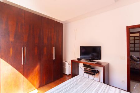 Casa para alugar com 463m², 3 quartos e 10 vagasQuarto 1