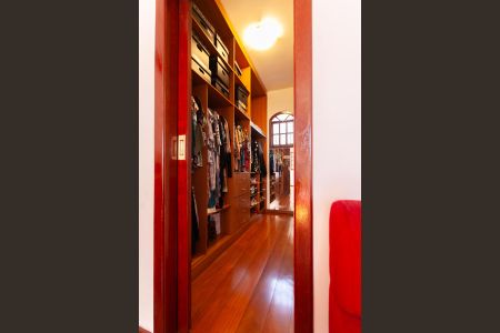 Casa para alugar com 463m², 3 quartos e 10 vagasCloset da suíte