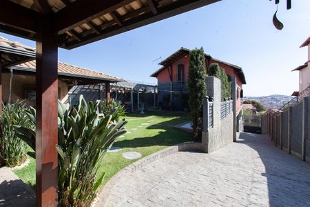 Casa para alugar com 463m², 3 quartos e 10 vagasQuintal