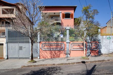 Casa para alugar com 463m², 3 quartos e 10 vagasFachada