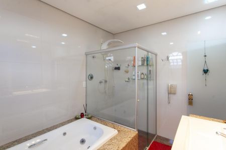 Casa para alugar com 463m², 3 quartos e 10 vagasBanheiro da Suíte