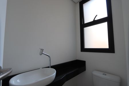 Casa de condomínio à venda com 170m², 3 quartos e 2 vagasLavabo