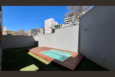 Casa à venda com 276m², 3 quartos e 2 vagasPiscina