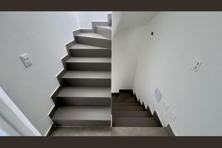 Casa à venda com 276m², 3 quartos e 2 vagasEscada