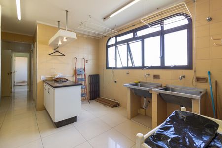 Apartamento à venda com 436m², 4 quartos e 4 vagas Apartamento à venda com 436m², 4 quartos e 4 vagasÁrea de Serviço