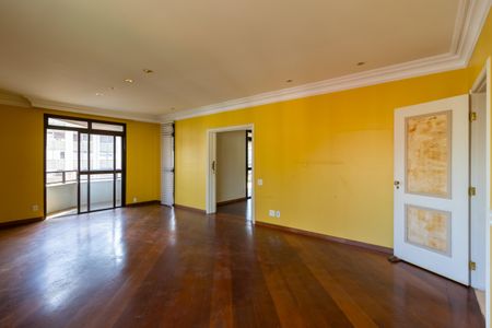 Apartamento à venda com 436m², 4 quartos e 4 vagas Apartamento à venda com 436m², 4 quartos e 4 vagasSala de Jantar