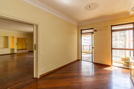 Apartamento à venda com 436m², 4 quartos e 4 vagas Apartamento à venda com 436m², 4 quartos e 4 vagasEscritório