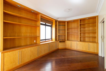 Apartamento à venda com 436m², 4 quartos e 4 vagas Apartamento à venda com 436m², 4 quartos e 4 vagasEscritório