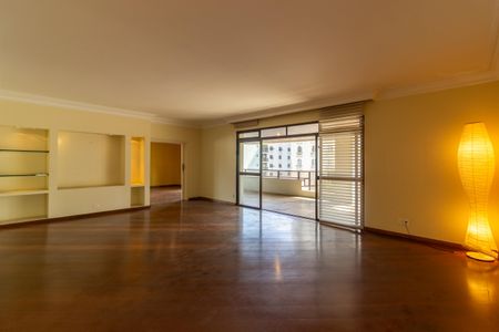 Apartamento à venda com 436m², 4 quartos e 4 vagas Apartamento à venda com 436m², 4 quartos e 4 vagasSala 1