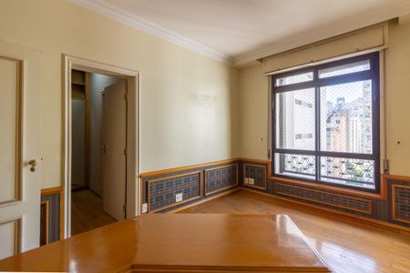 Apartamento à venda com 436m², 4 quartos e 4 vagas Apartamento à venda com 436m², 4 quartos e 4 vagasSuíte 2