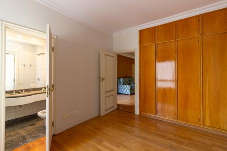 Apartamento à venda com 436m², 4 quartos e 4 vagas Apartamento à venda com 436m², 4 quartos e 4 vagasSuíte 4