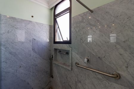 Apartamento à venda com 436m², 4 quartos e 4 vagas Apartamento à venda com 436m², 4 quartos e 4 vagasBanheiro da Suíte 3