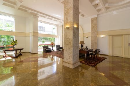 Apartamento à venda com 436m², 4 quartos e 4 vagas Apartamento à venda com 436m², 4 quartos e 4 vagasÁrea comum - Hall Social