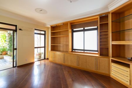 Apartamento à venda com 436m², 4 quartos e 4 vagas Apartamento à venda com 436m², 4 quartos e 4 vagasEscritório