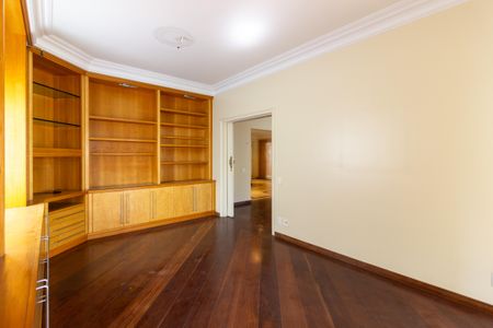 Apartamento à venda com 436m², 4 quartos e 4 vagas Apartamento à venda com 436m², 4 quartos e 4 vagasEscritório