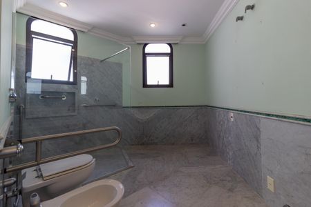 Apartamento à venda com 436m², 4 quartos e 4 vagas Apartamento à venda com 436m², 4 quartos e 4 vagasBanheiro da Suíte 3