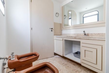 Apartamento à venda com 469m², 4 quartos e 4 vagasBanheiro da Suíte 1