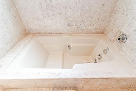 Apartamento à venda com 469m², 4 quartos e 4 vagasBanheiro da Suíte master