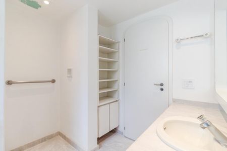 Apartamento à venda com 469m², 4 quartos e 4 vagasBanheiro da Suíte 2