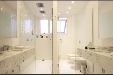 Apartamento à venda com 293m², 4 quartos e 2 vagasBanheiro