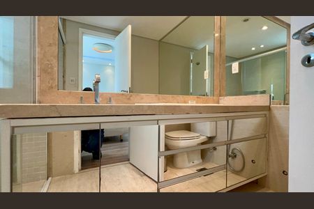 Apartamento à venda com 113m², 2 quartos e 2 vagas Apartamento à venda com 113m², 2 quartos e 2 vagasBanheiro da Suíte 2