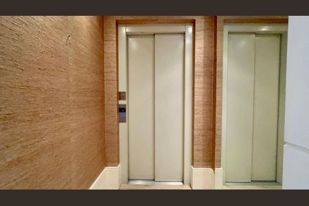 Apartamento à venda com 113m², 2 quartos e 2 vagas Apartamento à venda com 113m², 2 quartos e 2 vagasHall de entrada