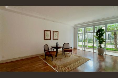 Apartamento à venda com 113m², 2 quartos e 2 vagas Apartamento à venda com 113m², 2 quartos e 2 vagasHall