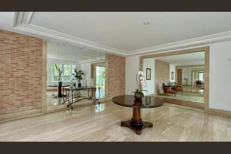 Apartamento à venda com 113m², 2 quartos e 2 vagas Apartamento à venda com 113m², 2 quartos e 2 vagasHall social
