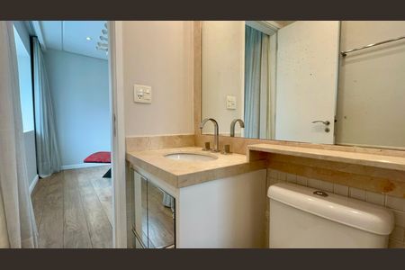 Apartamento à venda com 113m², 2 quartos e 2 vagas Apartamento à venda com 113m², 2 quartos e 2 vagasBanheiro da Suíte 1