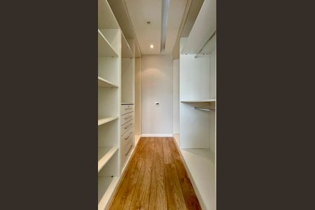 Apartamento à venda com 113m², 2 quartos e 2 vagas Apartamento à venda com 113m², 2 quartos e 2 vagasCloset da suíte 2