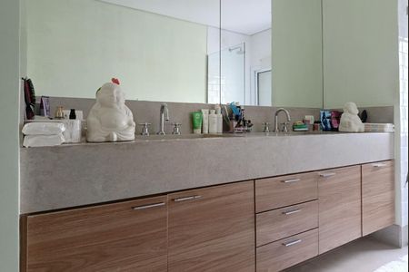 Apartamento à venda com 176m², 3 quartos e 2 vagasBanheiro da Suíte