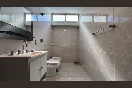 Apartamento à venda com 132m², 3 quartos e 1 vagaBanheiro da Suíte