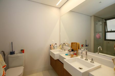 Apartamento à venda com 205m², 3 quartos e 4 vagasBanheiro da Suíte 3