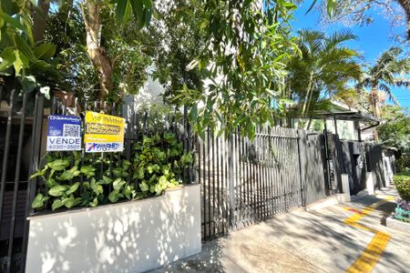 Apartamento à venda com 118m², 3 quartos e 1 vagaFachada e Placa