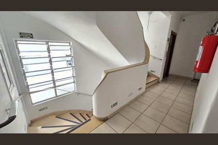 Escada de apartamento para alugar com 1 quarto, 50m² em Boqueirão, Santos