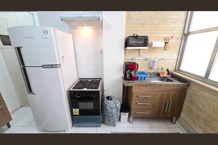Detalhe da cozinha de apartamento para alugar com 1 quarto, 50m² em Boqueirão, Santos