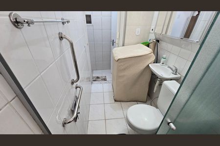 Banheiro de apartamento para alugar com 1 quarto, 50m² em Boqueirão, Santos
