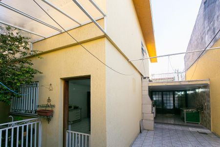 Casa à venda com 186m², 2 quartos e 6 vagas Casa à venda com 186m², 2 quartos e 6 vagasQuintal