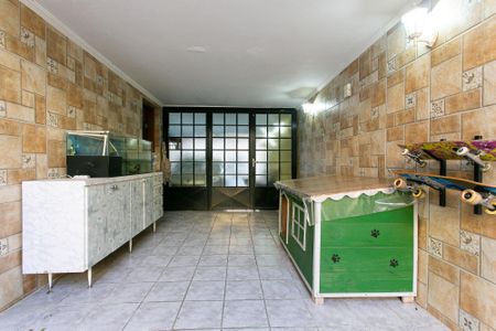 Casa à venda com 186m², 2 quartos e 6 vagas Casa à venda com 186m², 2 quartos e 6 vagasQuintal