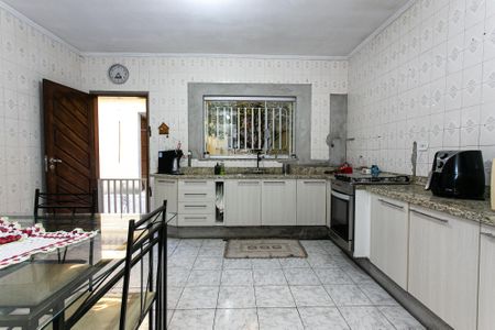 Casa à venda com 186m², 2 quartos e 6 vagas Casa à venda com 186m², 2 quartos e 6 vagasCozinha