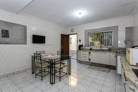 Casa à venda com 186m², 2 quartos e 6 vagas Casa à venda com 186m², 2 quartos e 6 vagasCozinha